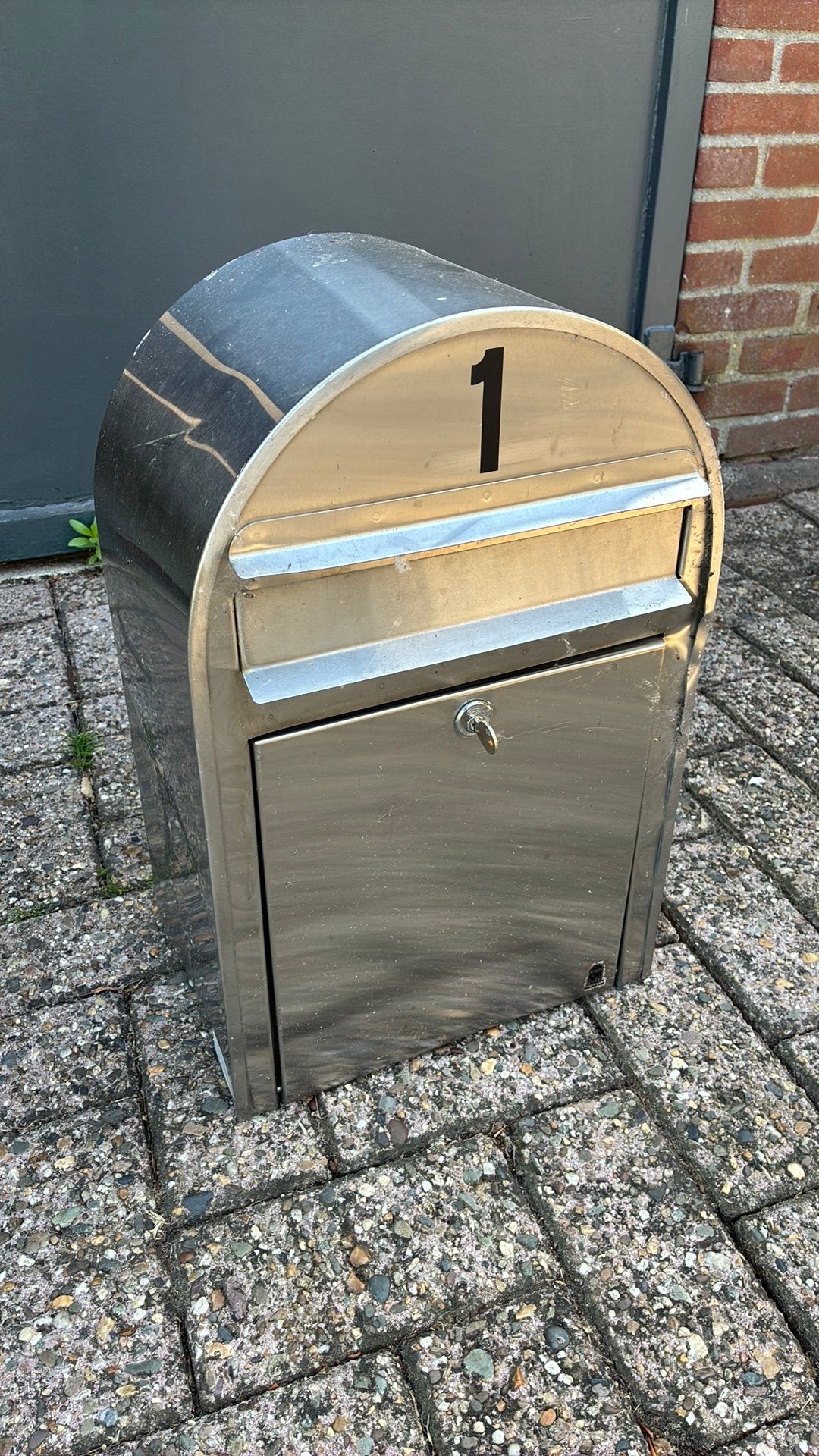 Bobi RVS brievenbus met blikschade, Tuin en Terras, Brievenbussen, Ophalen, Gebruikt, Rvs, Staande brievenbus