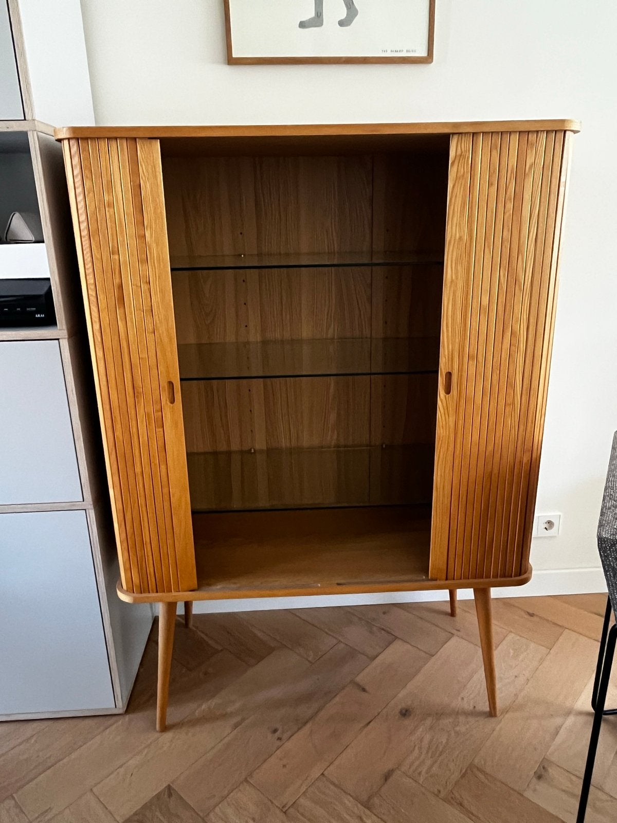 Zuiver Barbier Kast met rolluiken en glazen planken, Ophalen, Zo goed als nieuw