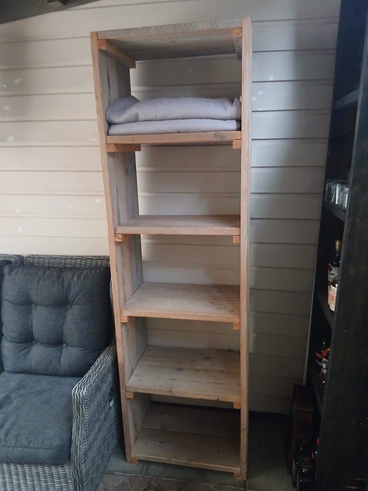 Steigerhouten kast, Ophalen