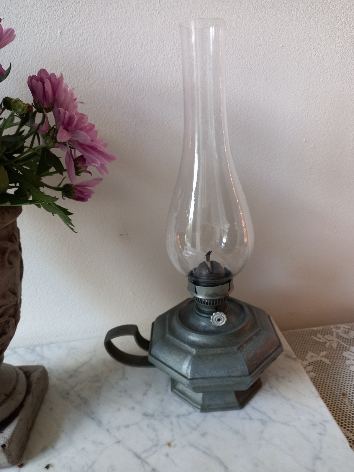 Tinnen olielamp met glazen flute en nieuw lont, Ophalen of Verzenden