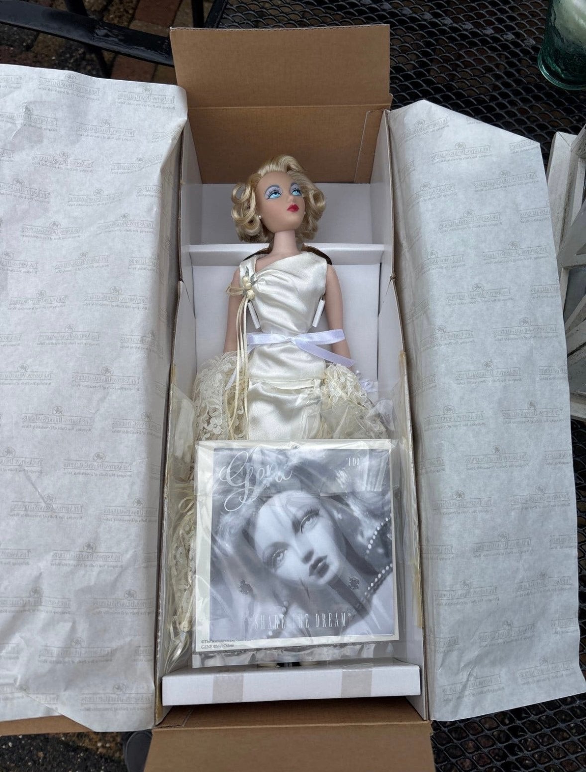 Gene Doll "Share the Dream" - The Ashton-Drake Galleries, Ophalen of Verzenden, Zo goed als nieuw, Fashion Doll
