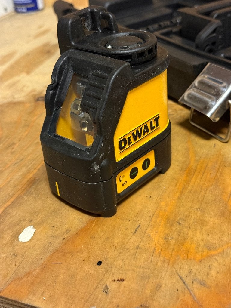 DeWALT DW088 kruislijnlaser + originele koffer, Ophalen of Verzenden, Zo goed als nieuw, Overige meters