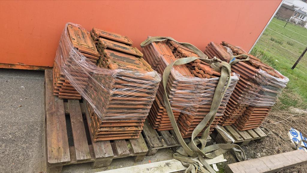Hole mulden dakpannen - Rood en Zwart, Doe-het-zelf en Verbouw, Dakpannen en Dakbedekking, Gebruikt, Steen of Klei, Ophalen of Verzenden