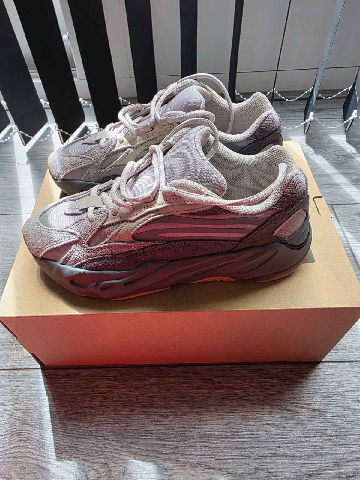 Adidas Yeezy Boost 700 V2 Tephra - Maat 38, Ophalen, Zo goed als nieuw, Sneakers of Gympen