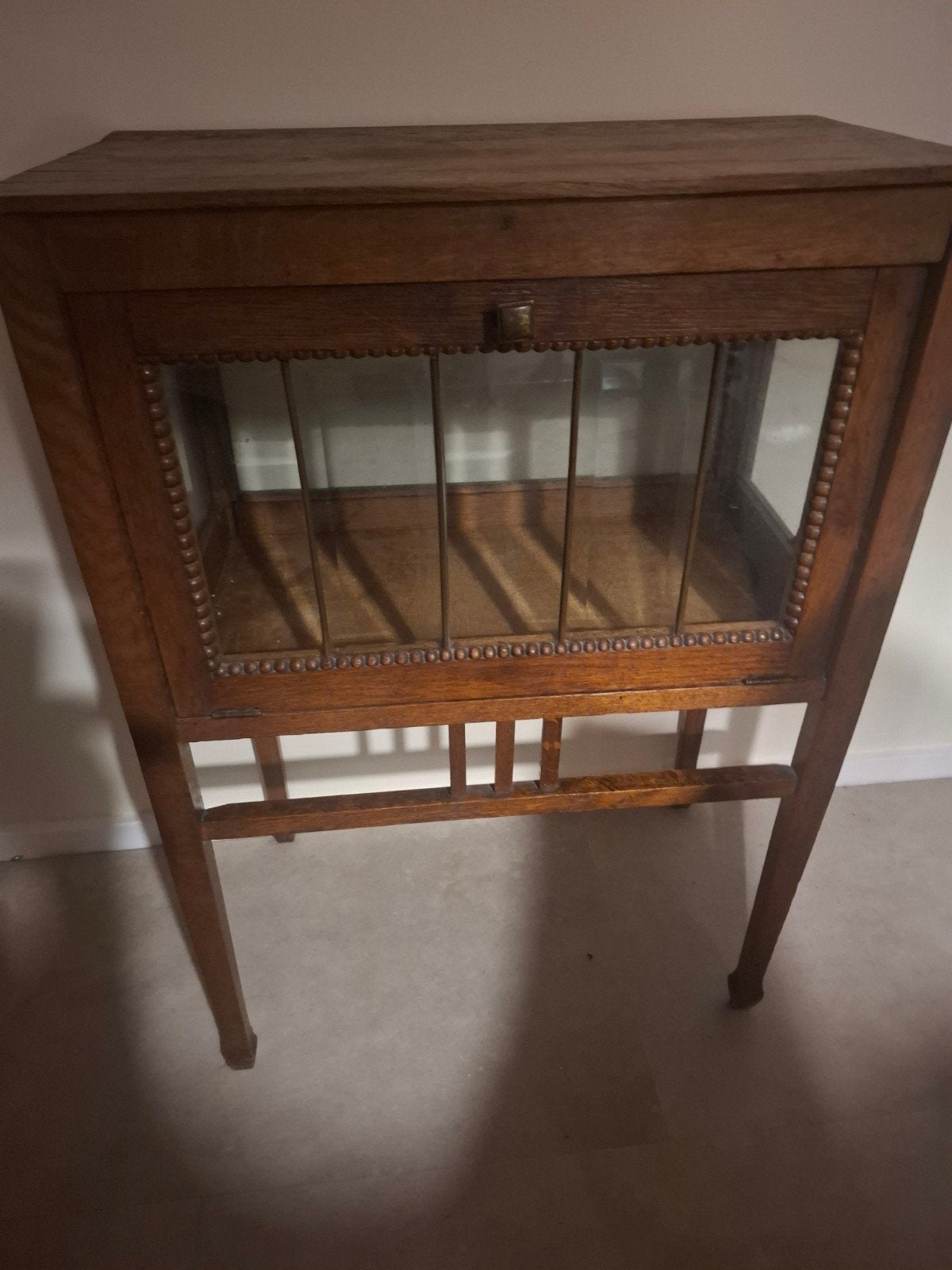 Antieke houten  theekastje, Ophalen
