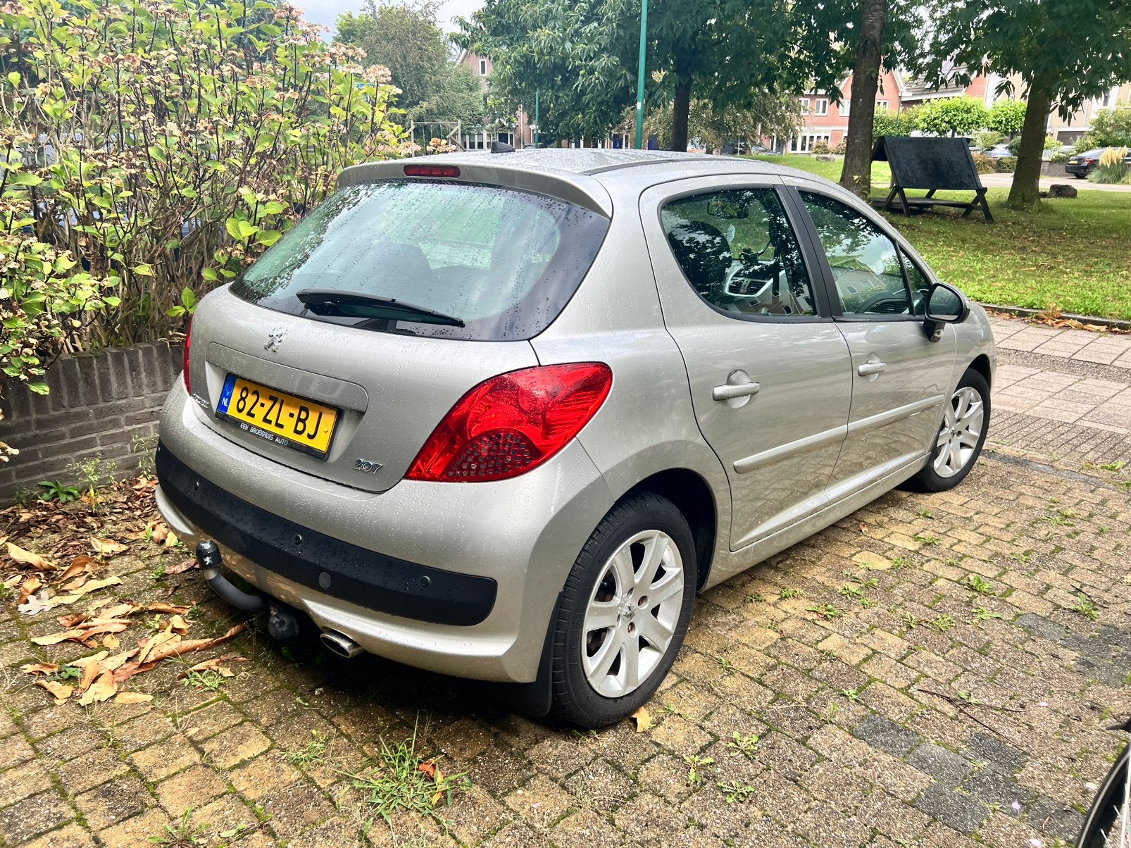 Peugeot 207 1.6 AUT, APK, 75K, trkhk, +4 winterbanden, Auto's, Dealer onderhouden, Stof, Zwart, 4 cilinders