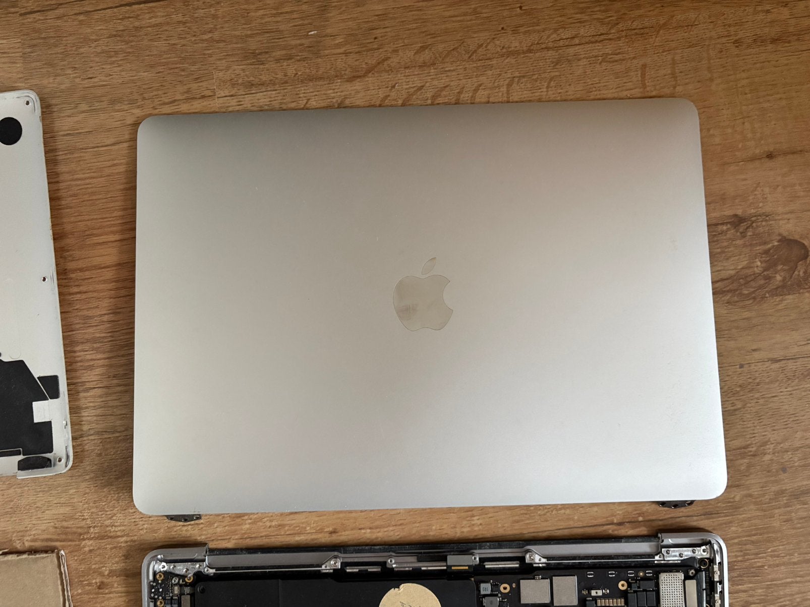 Macbook Air M1 onderdelen - behuizing scherm cover, Computers en Software, Ophalen of Verzenden, Zo goed als nieuw, 13 inch, MacBook Air