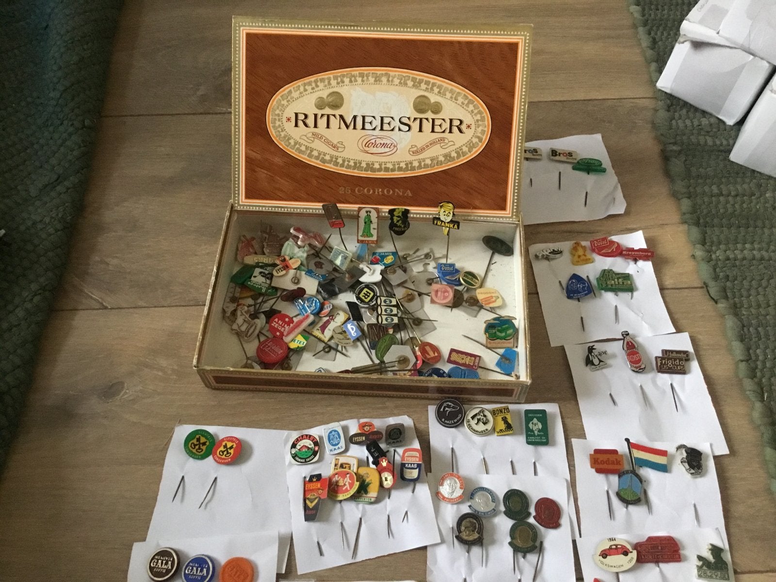 Grote verzameling vintage speldjes en pins, Ophalen of Verzenden, Gebruikt, Merk, Speldje of Pin