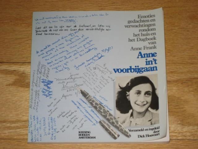 Anne Frank Anne in 't voorbijgaan 2 X Anne Frank huis, Boeken, Ophalen of Verzenden, Tweede Wereldoorlog, Gelezen, Algemeen