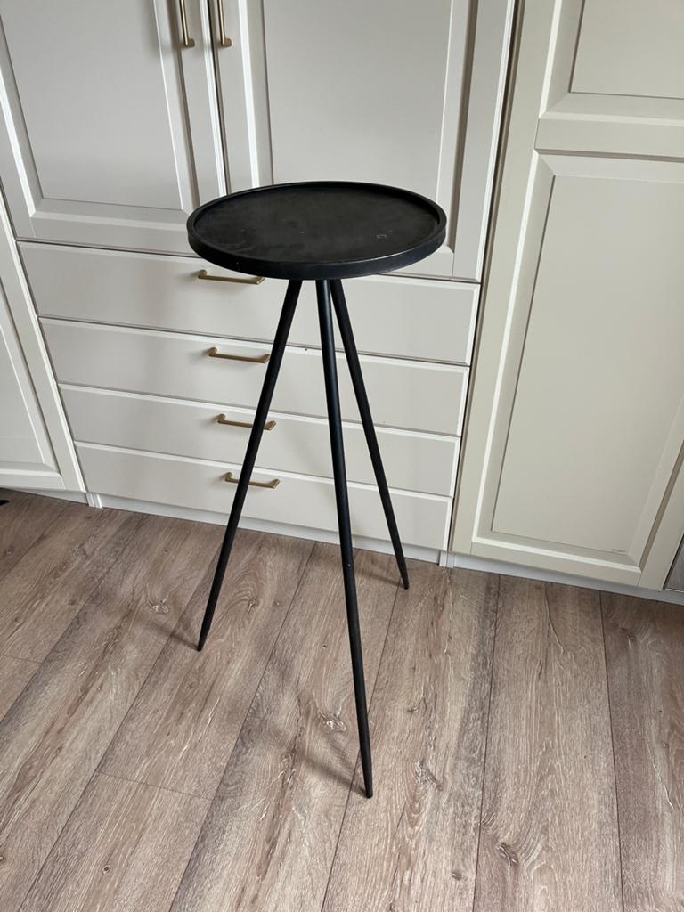 Metalen plantenstandaard / hoge bijzettafel, Huis en Inrichting, Tafels | Bijzettafels, Zo goed als nieuw, Rond, 60 cm of meer