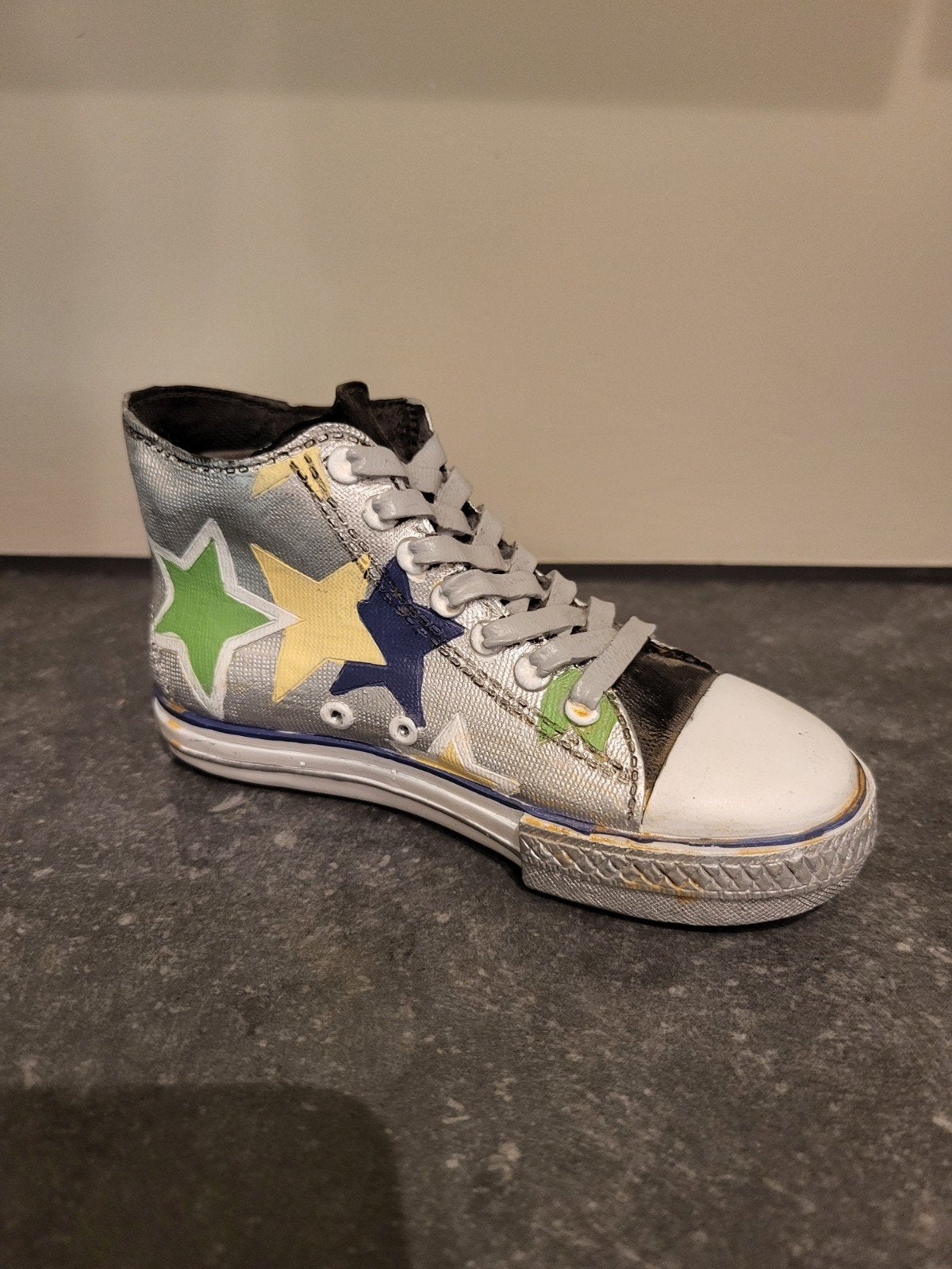 Leuke spaarpot in de vorm van een sneaker met sterren, Verzamelen, Ophalen of Verzenden