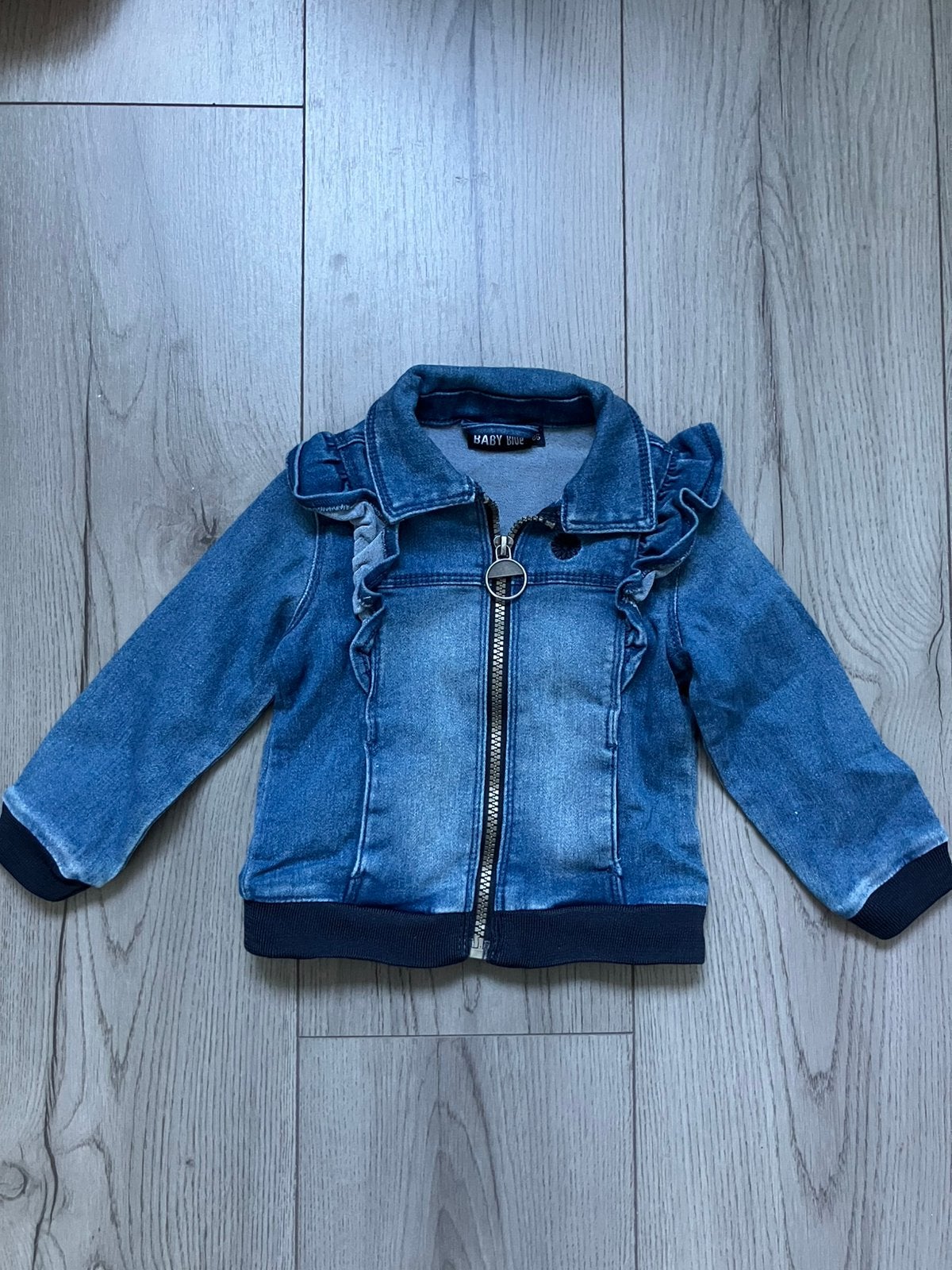 Spijkerjasje maat 86, Kinderen en Baby's, Ophalen of Verzenden, Zo goed als nieuw, Meisje, Jasje