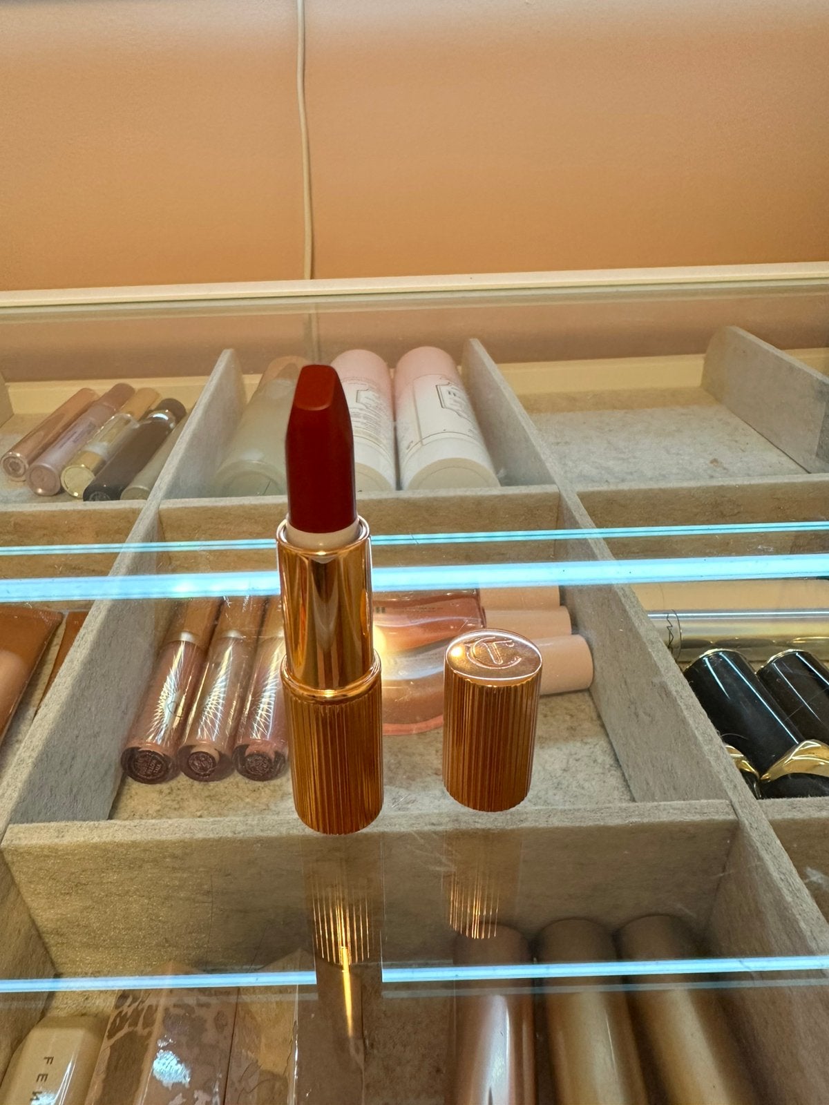 Charlotte Tilbury lipstick kleur Walk Of No Shame mini, Ophalen of Verzenden, Zo goed als nieuw, Roze, Lippen