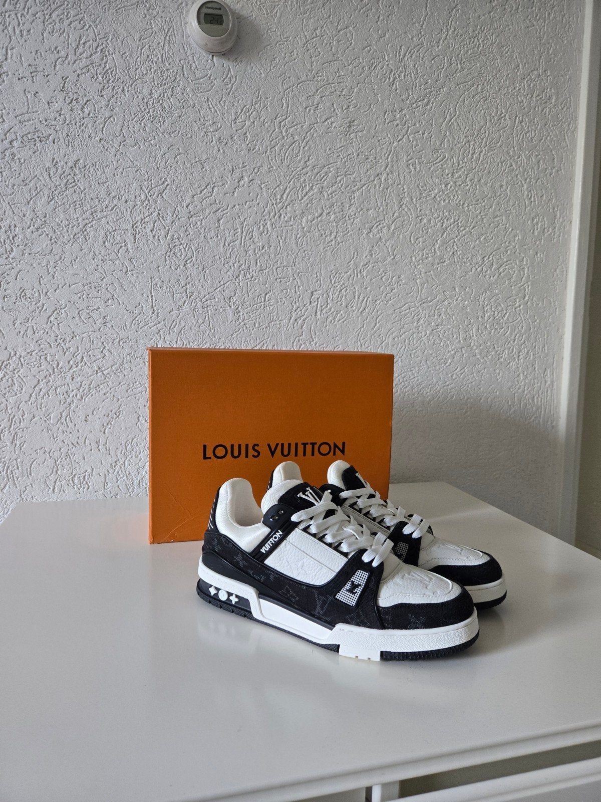Louis Vuitton sneakers. Nog nooit gedragen. Helemaal nieuw, Kleding | Heren, Schoenen, Zwart, Nieuw, Ophalen of Verzenden, Sneakers of Gympen