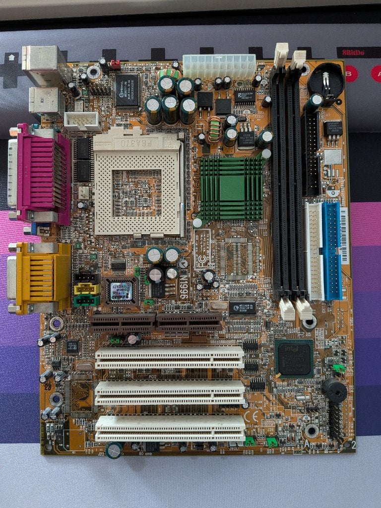 MSI MS6178 socket 370 moederbord met Pentium III 667 Mhz CPU, Computers en Software, Ophalen of Verzenden