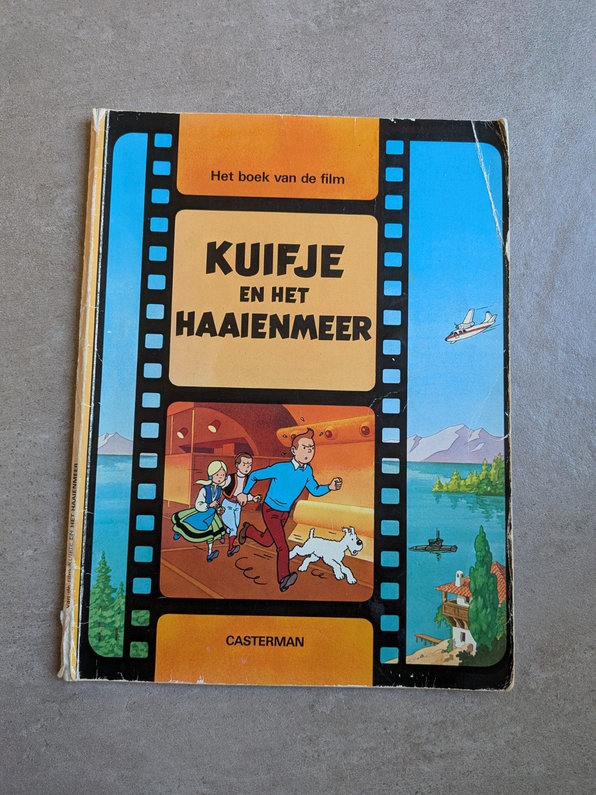 Kuifje en het Haaienmeer - Casterman 1973 (redelijke staat), Boeken, Eén stripboek, Ophalen of Verzenden, Gelezen, Hergé