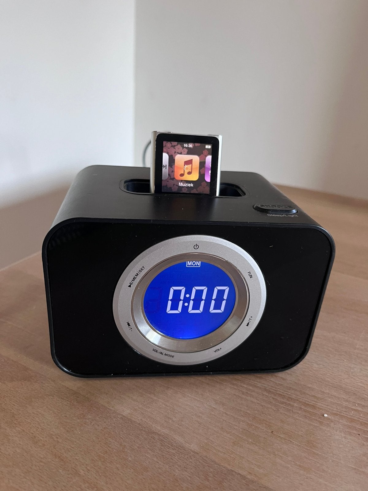 Wekkerradio iPoddocking HEMA, Ophalen of Verzenden, Gebruikt