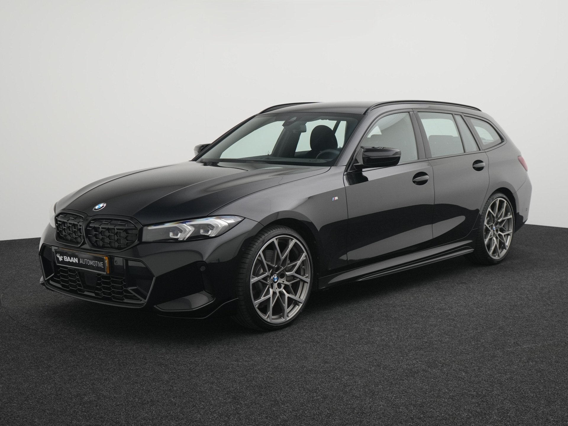 Foto 4 van BMW 3 Serie Touring 330i xDrive M-Sport | M-Performance Pack
