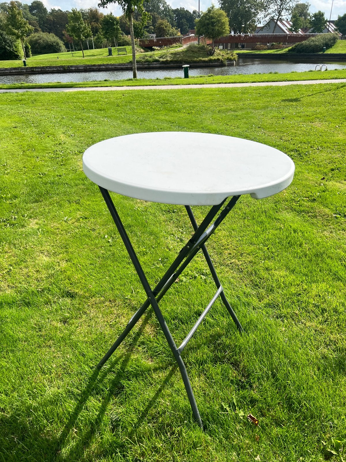 Witte ronde inklapbare statafel - Ø 80cm, hoogte 110cm, Ophalen, Zo goed als nieuw