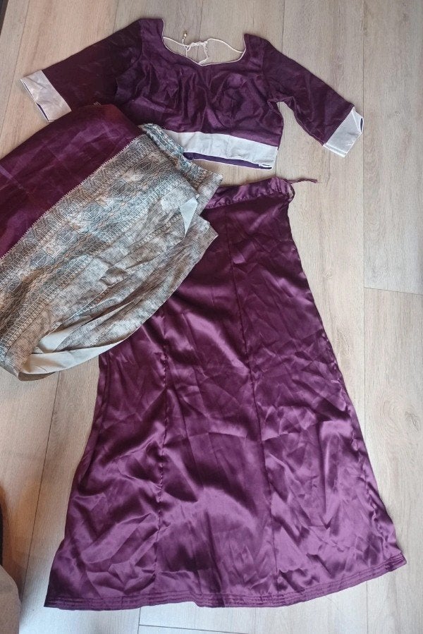 sari met bijpassende sieraden set, Maat 38/40 (M), Overige typen, Paars, Ophalen of Verzenden