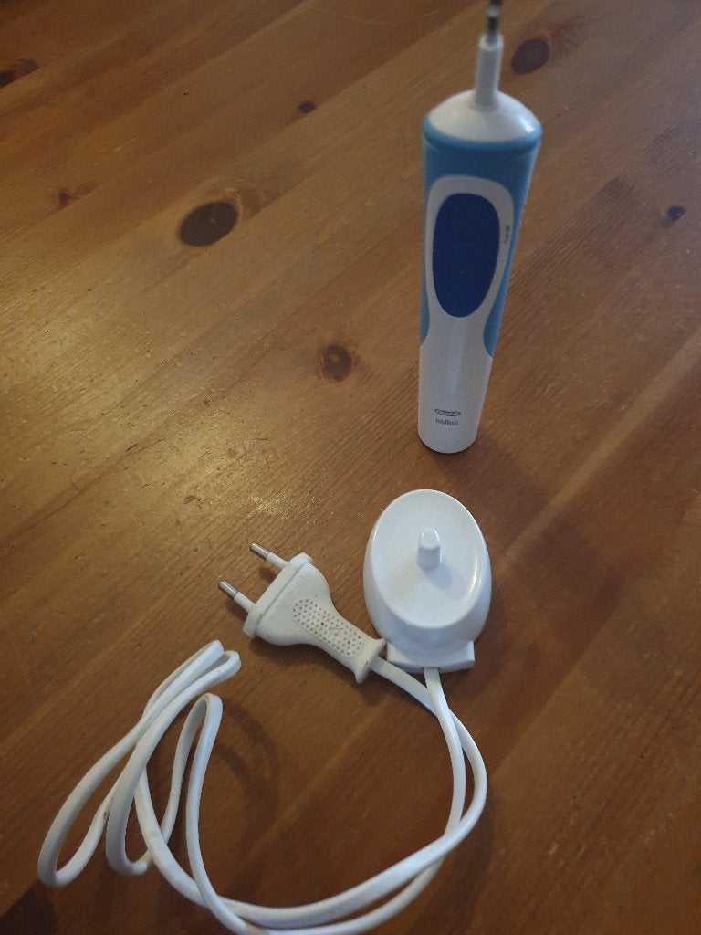 Oral b elektische tandenborstel, Ophalen of Verzenden, Gebruikt, Tandenborstel
