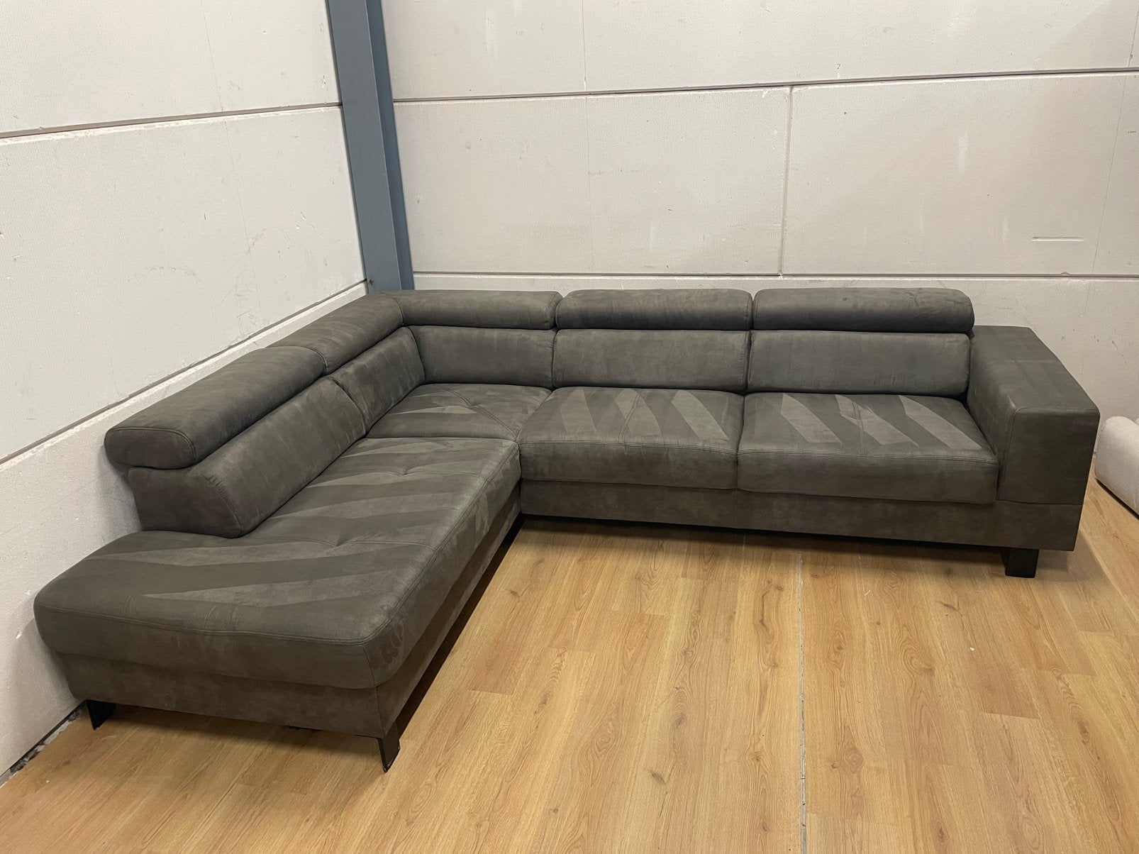 Mooie luxe suede antraciet grijze hoekbank - GEREINIGD!!!