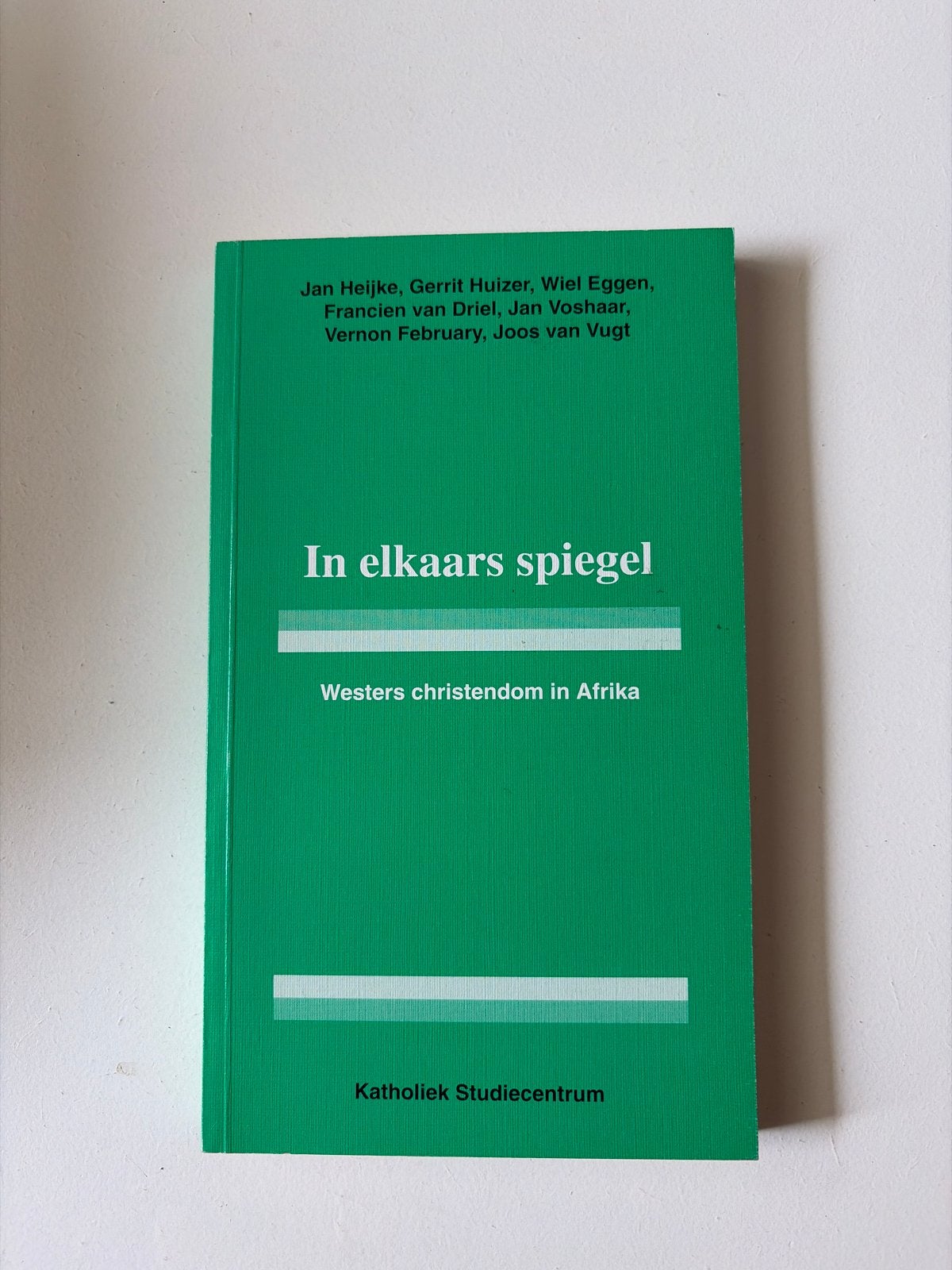 In elkaars spiegel: Westers christendom in Afrika, Boeken, Ophalen of Verzenden, Gelezen, Christendom | Katholiek