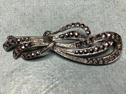VINTAGE GEKEURD ZILVER BROCHE MET MARKESIET, Sieraden, Tassen en Uiterlijk, Antieke sieraden, Verzenden, Zilver, Broche