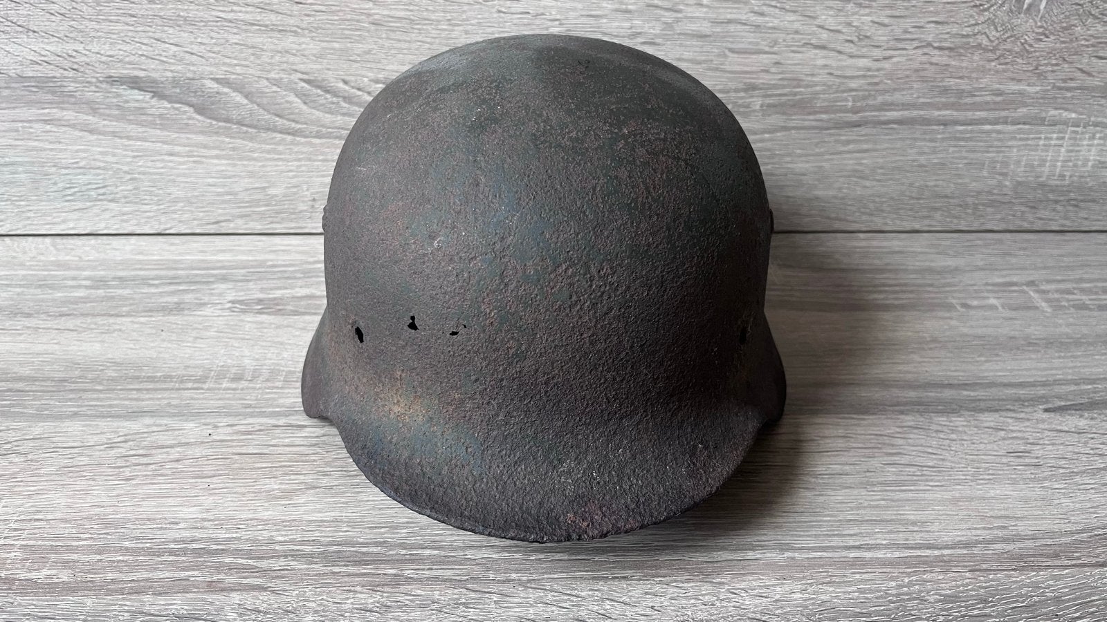 Opgegraven Duitse Militaire Helm - Bodemvondst, Verzamelen, Ophalen of Verzenden, Landmacht, Overige gebieden, Helm of Baret