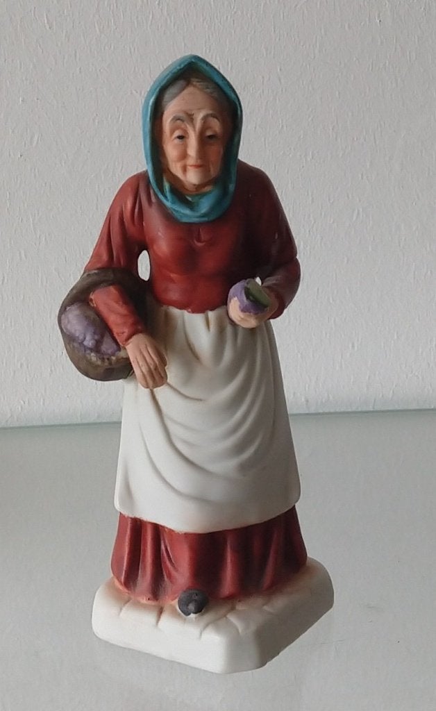 vintage bisque beeldje oude vrouw met mand brood, volgnr 17, Verzamelen, Ophalen of Verzenden, Zo goed als nieuw, Mens