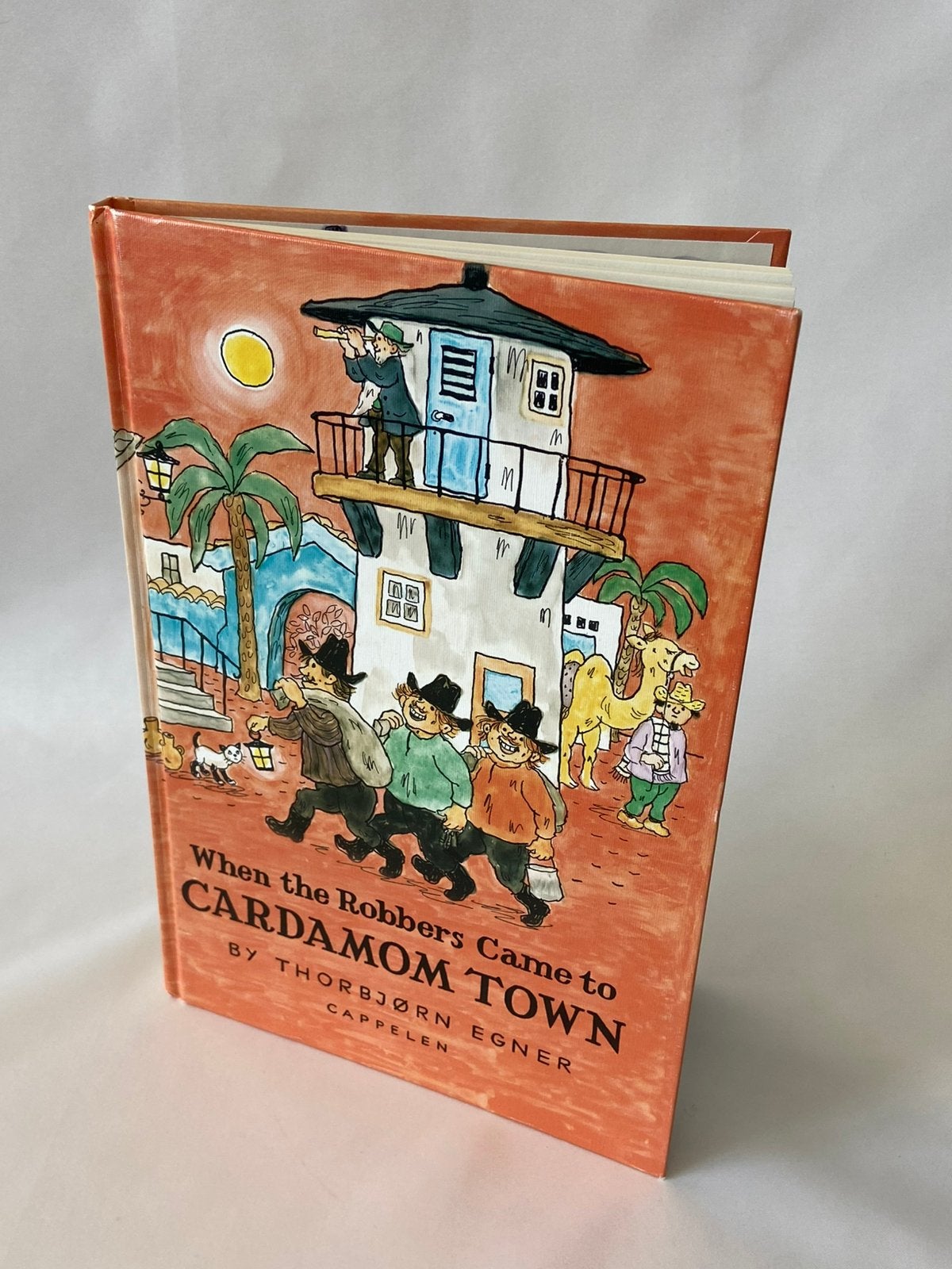 When the Robbers Came to Cardamom Town Thorbjorn Egner, Boeken, Ophalen of Verzenden, Zo goed als nieuw, Fictie algemeen