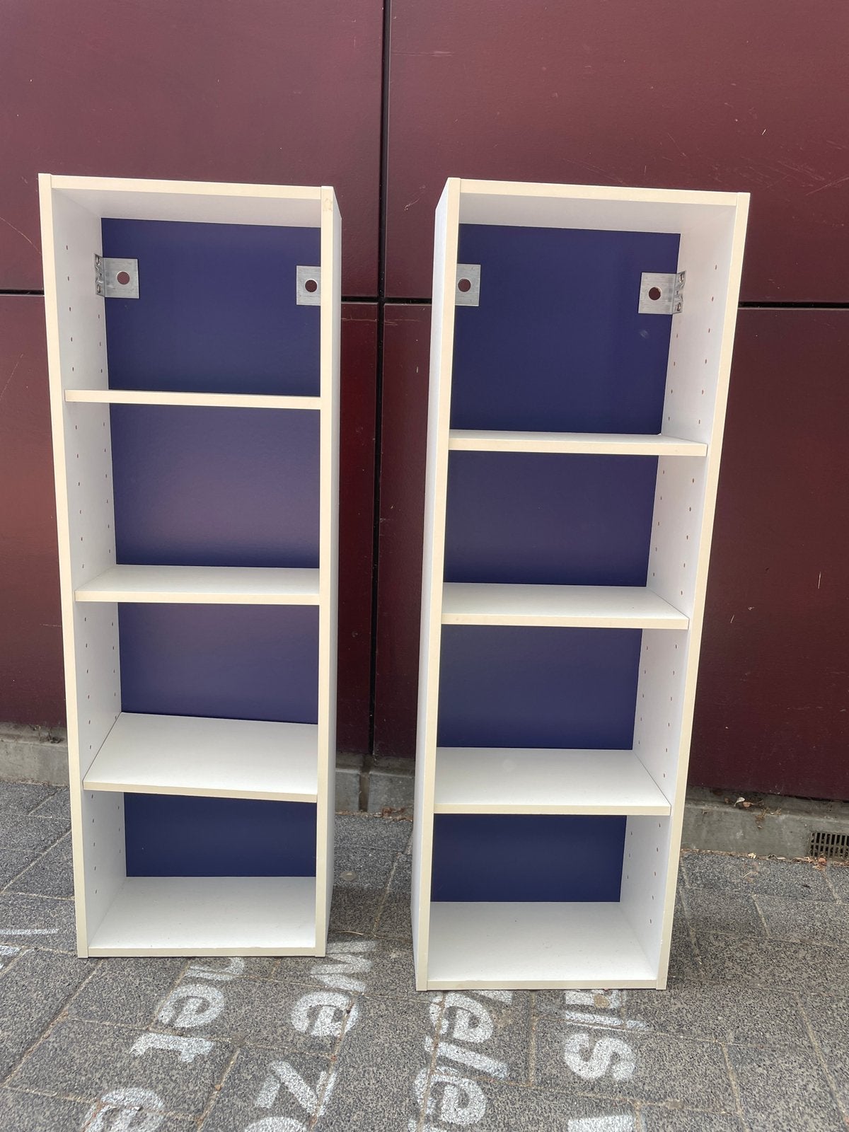 Badkamer hang kastje 2x, IKEA, wit met blauwe achtergrond, Huis en Inrichting, Badkamer | Badkamermeubels, Ophalen, Minder dan 50 cm