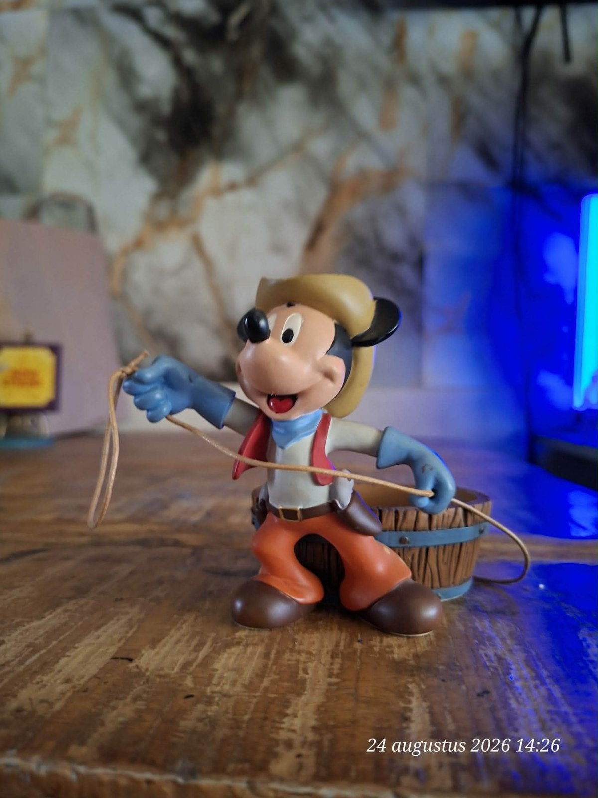 Mickey Mouse Cowboy Beeldje Disney China ITEM# 28986, Ophalen of Verzenden, Mickey Mouse, Gebruikt, Beeldje of Figuurtje
