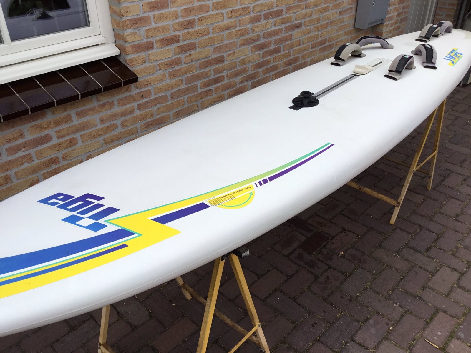 Tiga Swift allround windsurfboard compleet met twee zeilen, Ophalen, Zo goed als nieuw, Complete set