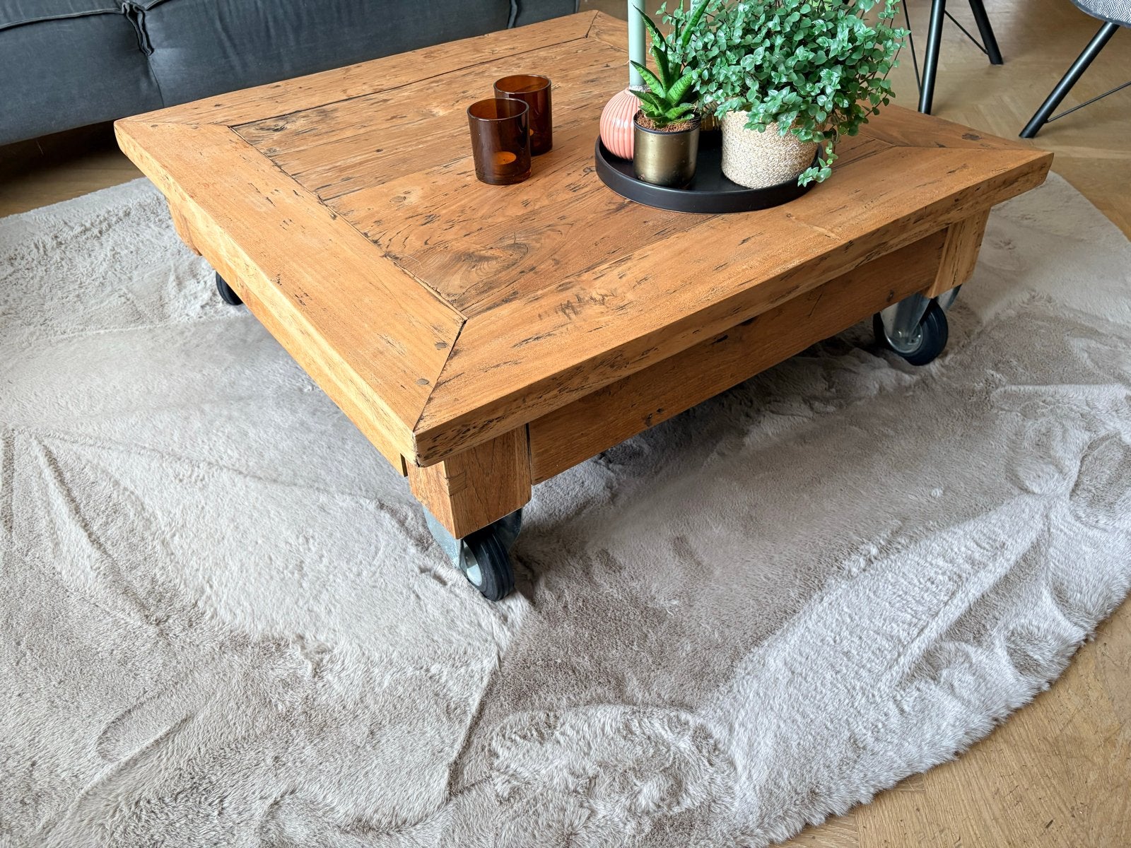 Robuuste houten salontafel met lades en wielen, Huis en Inrichting, Ophalen, Gebruikt, 50 tot 100 cm, 50 tot 100 cm