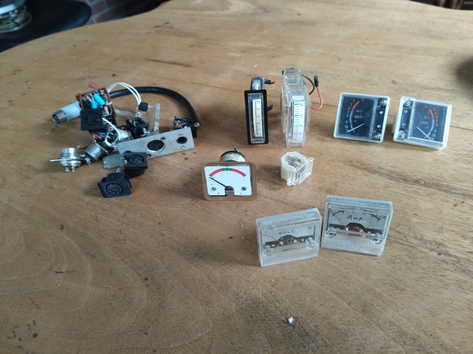Diverse elektronica onderdelen: meters, connectoren, etc., Ophalen, Gebruikt