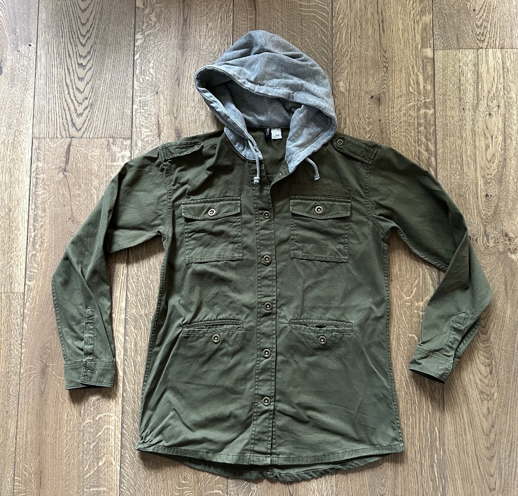 H&M Divided legergroen jasje met grijze capuchon maat 36, H&M Divided, Ophalen of Verzenden, Zo goed als nieuw, Jasje