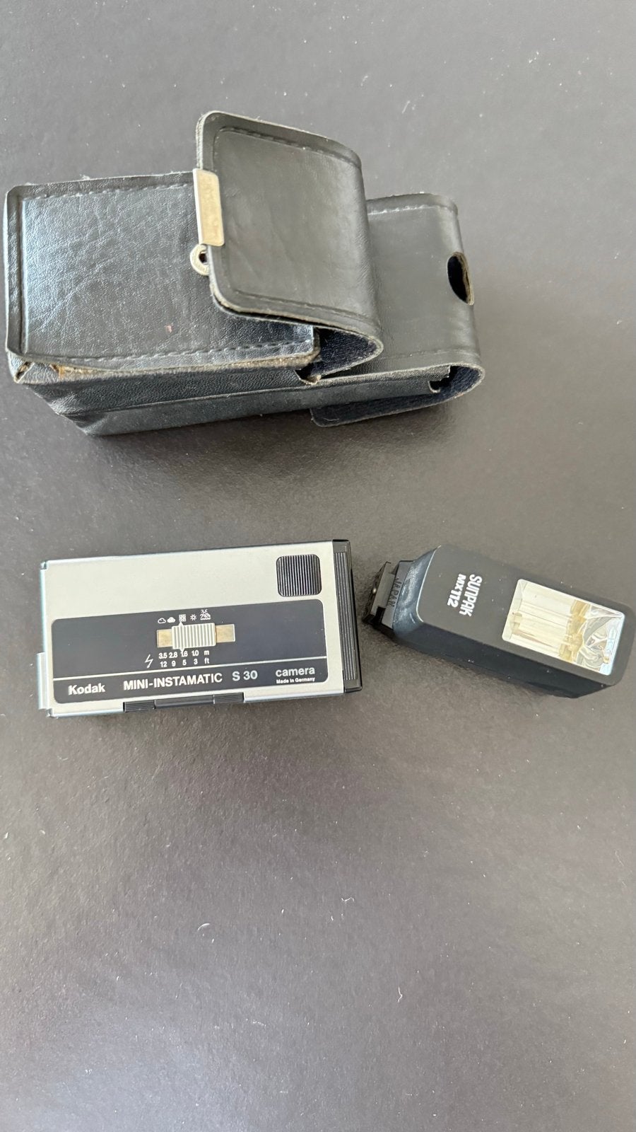Kodak Mini-Instamatic S30 Camera met Sunpak MX112 flitser, Ophalen of Verzenden, Gebruikt, Compact, Kodak