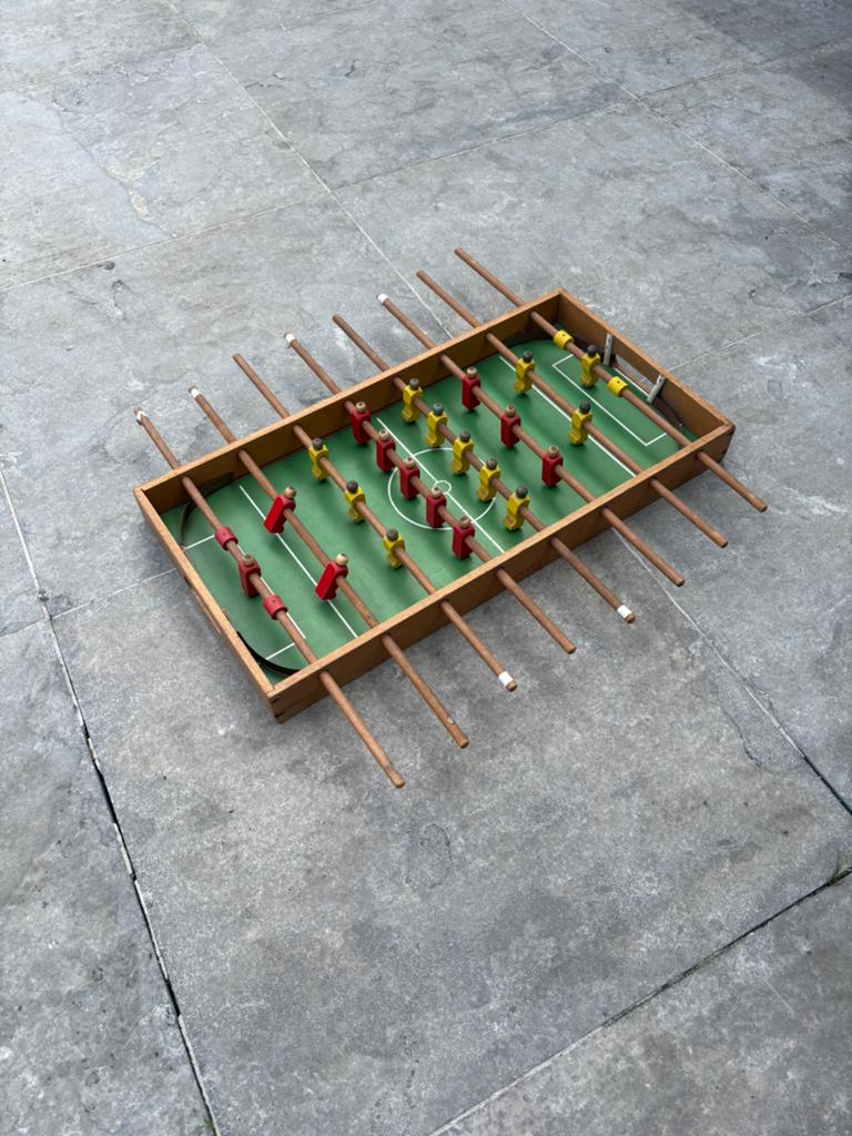 Vintage houten voetbalspel, Ophalen
