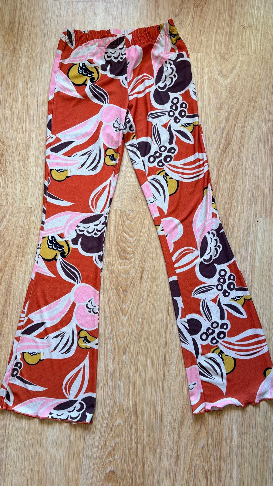 Neon & Nylon flared broek met bloemenprint, Ophalen of Verzenden, Zo goed als nieuw, Maat 36 (S), Lang