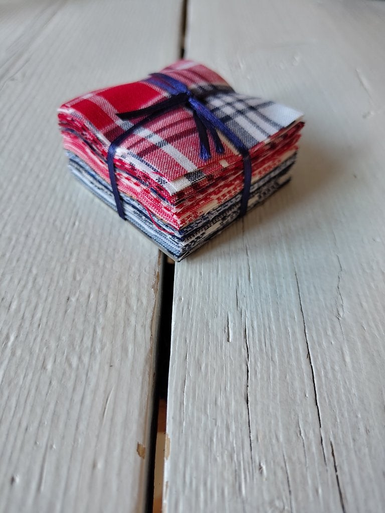 Prachtige vierkantjes van Hollandse stofjes - rood/blauw/wit, Meerkleurig, Nieuw, Ophalen of Verzenden, Katoen