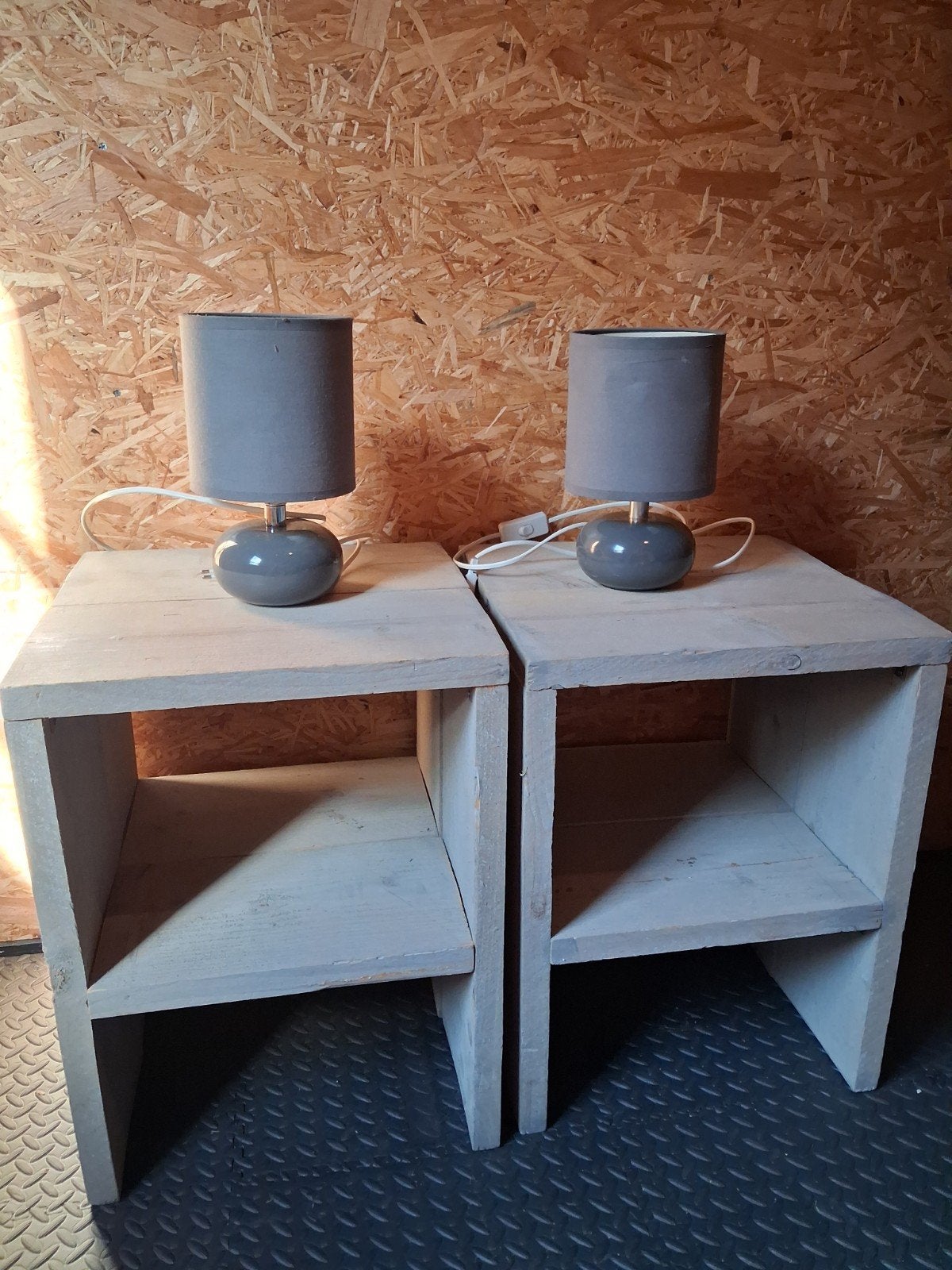 Set van 2 nachtkastjes met lampjes, Ophalen, Hout