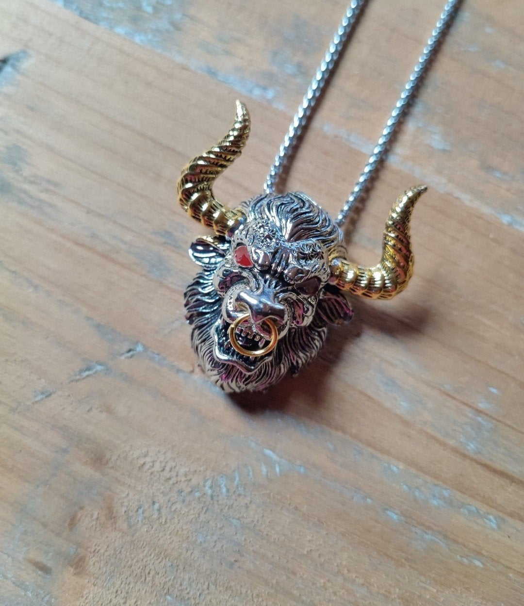 Nieuwe ketting met stierenkop hanger, Nieuw, Ophalen of Verzenden, Zilver, Overige materialen