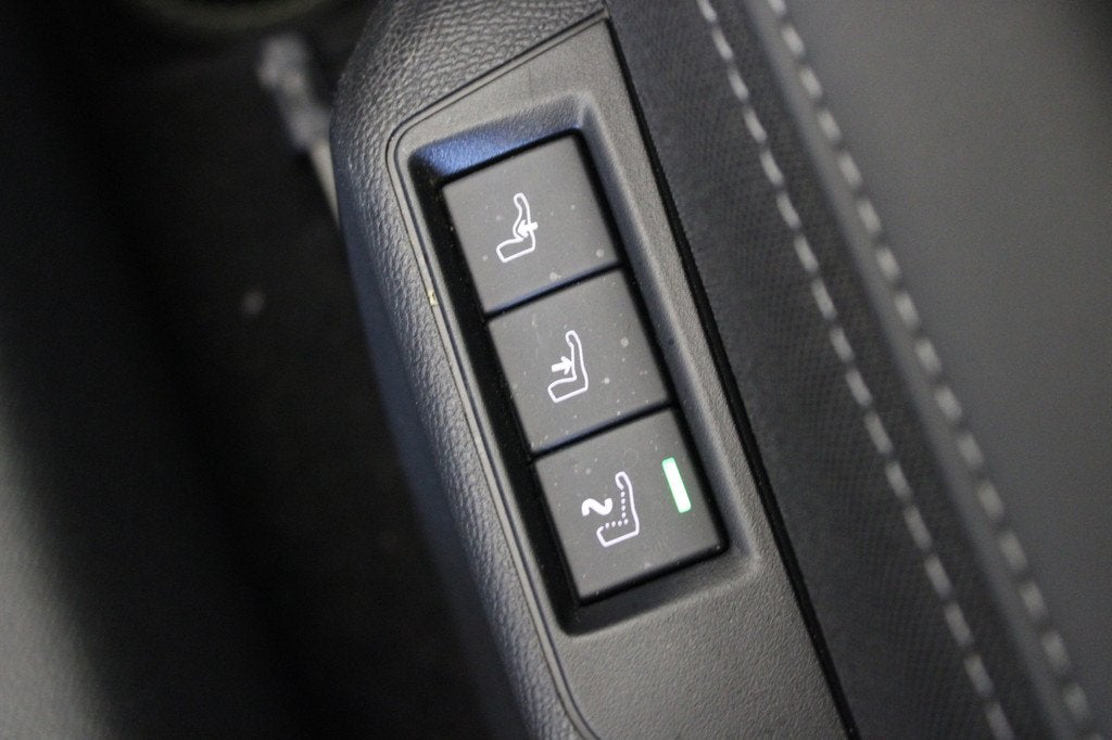 Peugeot 208 Hybrid 100 e-DCS6 GT |Massage|Stoelverw.|, 1195 kg, Gebruikt, 1199 cc, Zwart