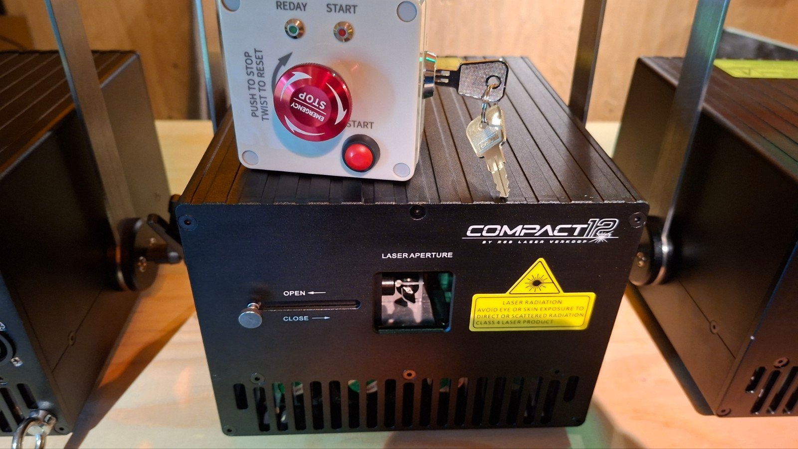 pro outdoor Laser Set - 2x 12W RGB LASER + case, Ophalen, Laser