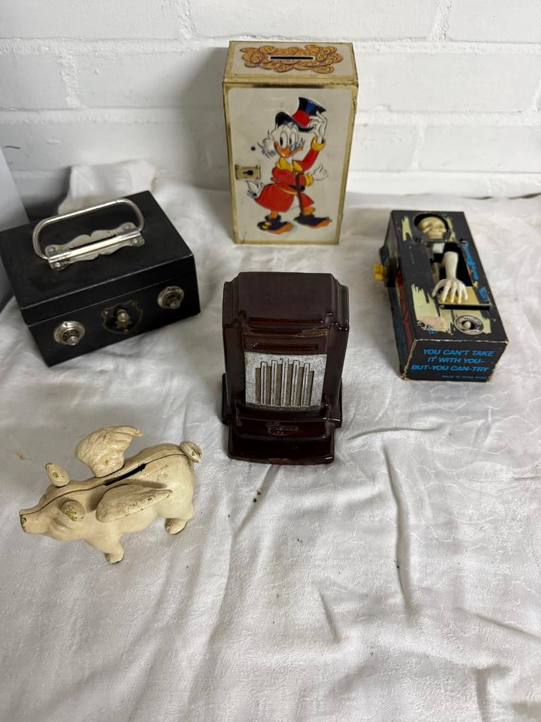 5 Vintage Spaarpotten: Kluisje, Piggy Bank, Kolenkachel, Dag, Verzamelen, Spaarpotten, Ophalen of Verzenden, Gebruikt, Metaal of Blik