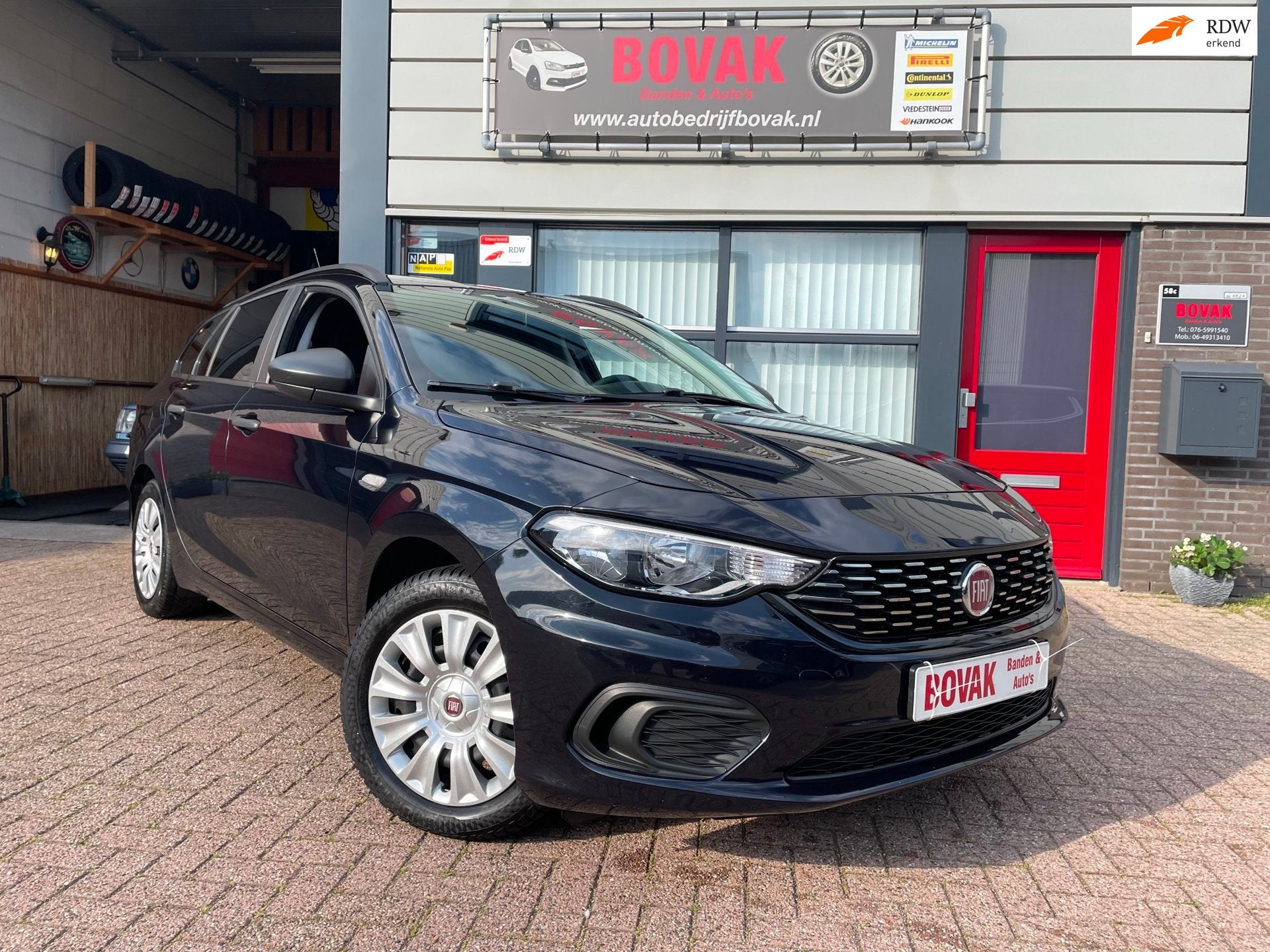 Fiat Tipo Stationwagon 1.4 T-Jet 16v Business Lusso Black ed, Auto's, Voorwielaandrijving, Stof, 4 cilinders, Zwart