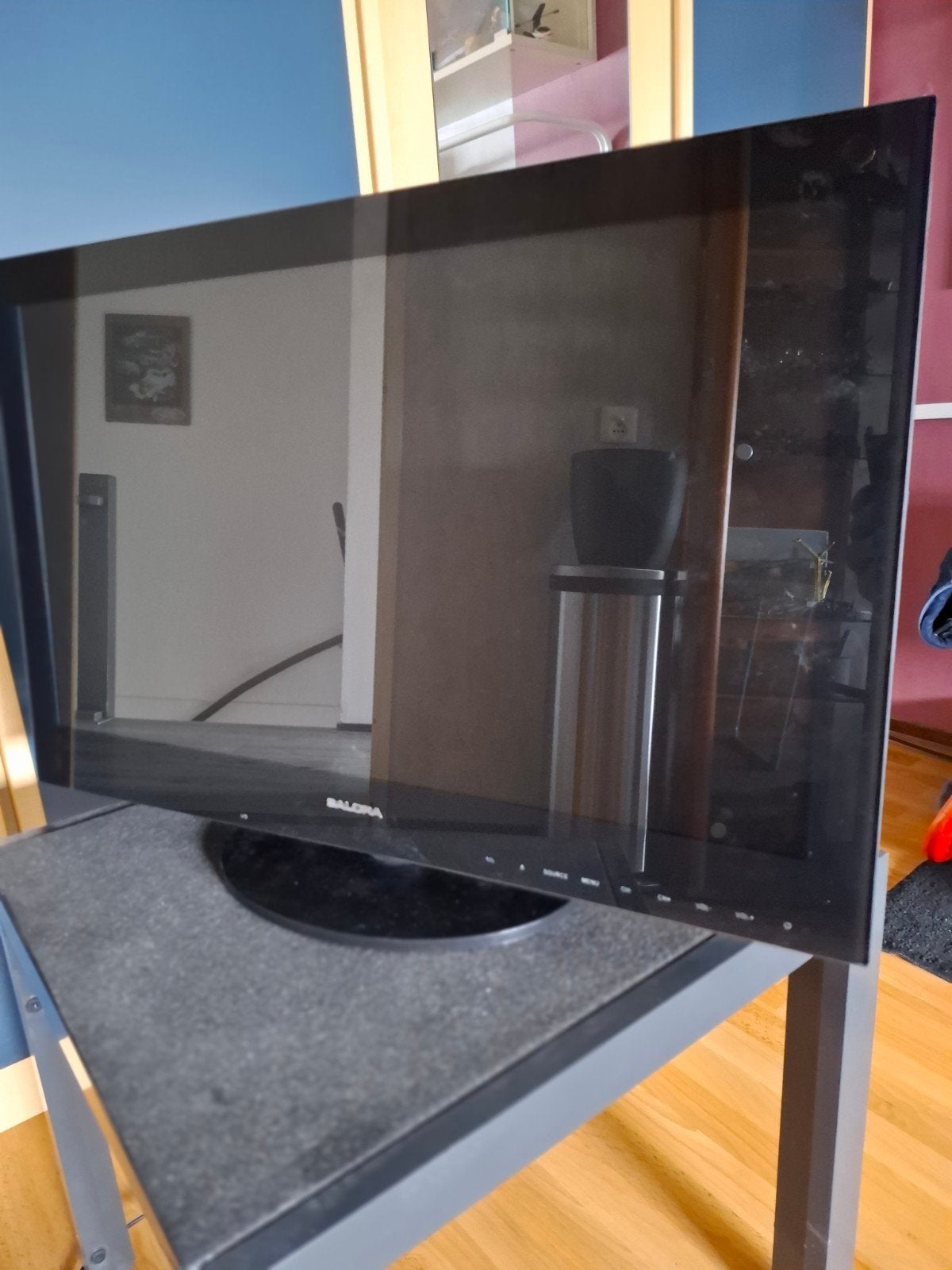 Salora LCD TV 24 inch met Humax digitale ontvanger, Gebruikt, 50 Hz, LCD, Ophalen