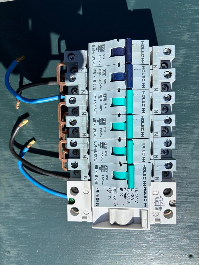 Holec 2xB16 automaten en aardlekschakelaar, Ophalen of Verzenden, Gebruikt, Schakelaar