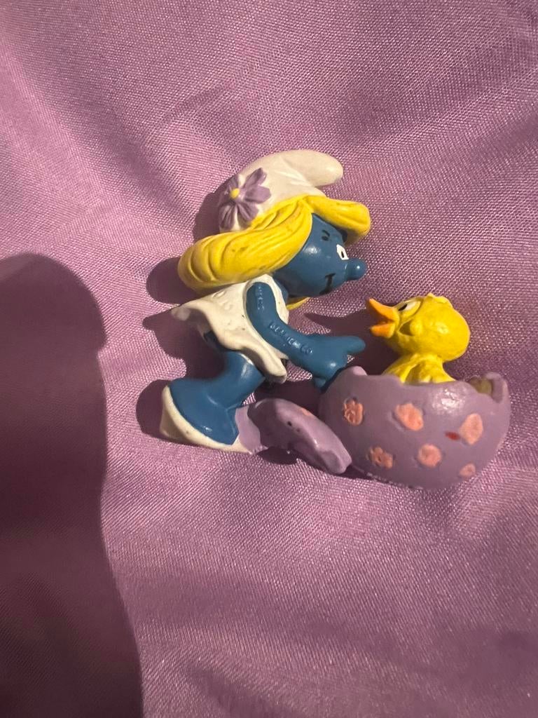 een vintage paas smurfin uit 1984, Verzamelen, Smurfen, Ophalen of Verzenden, Zo goed als nieuw